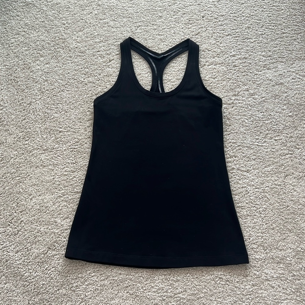 Lululemon tank. Scoop neck. Size Small. Black